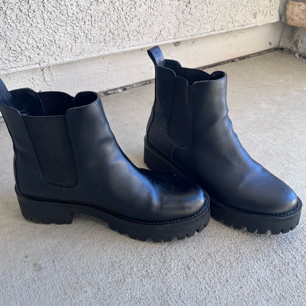 Women’s black Chelsea boots size 7